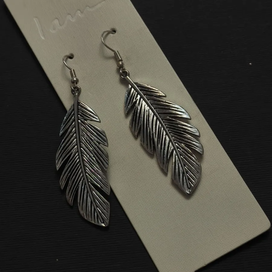 گوشواره برگ سیاه قلم