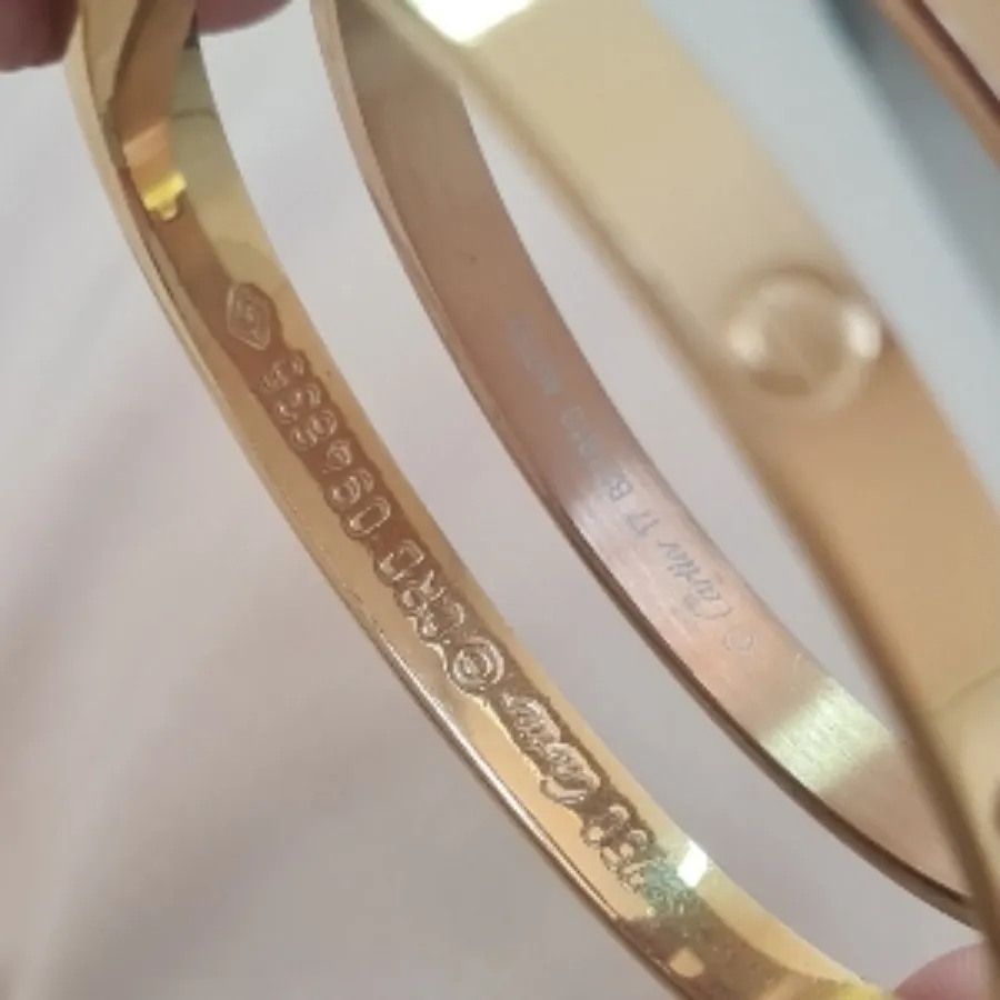 دستبند لاو کارتیه