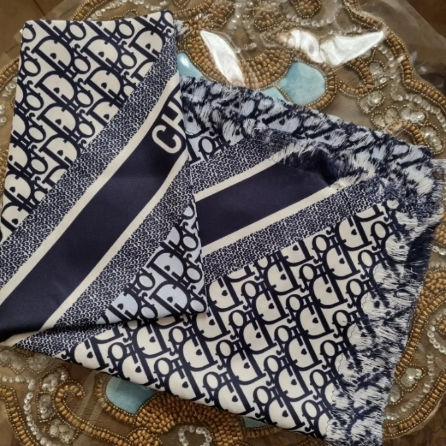 روسری ابریشم توییل آکبند