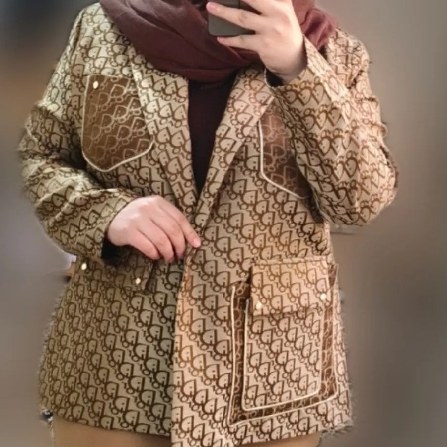 کت طلایی دیور