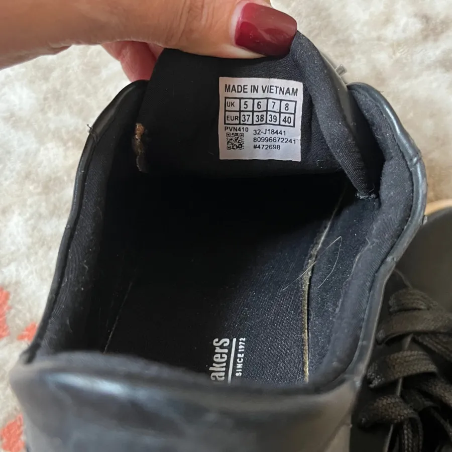 اسنیکرز اصل