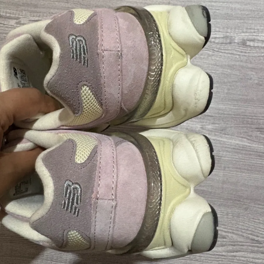 کتانی new balance 9060