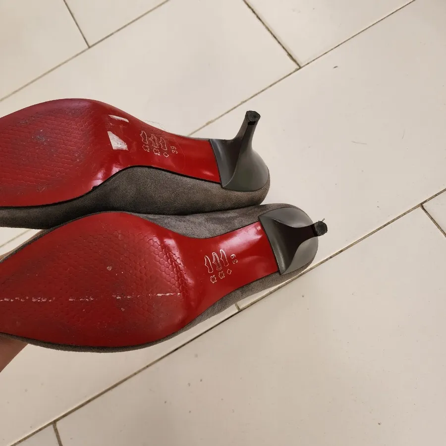 کفش پاشنه دار چرم طوسی