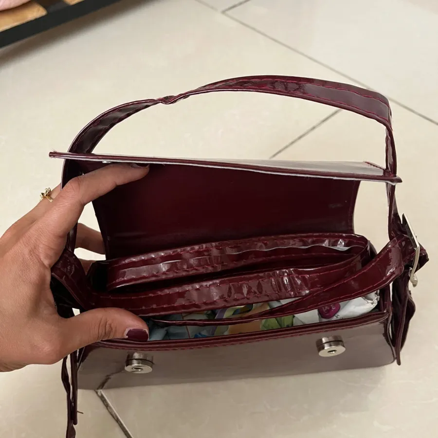 کیف زرشکی