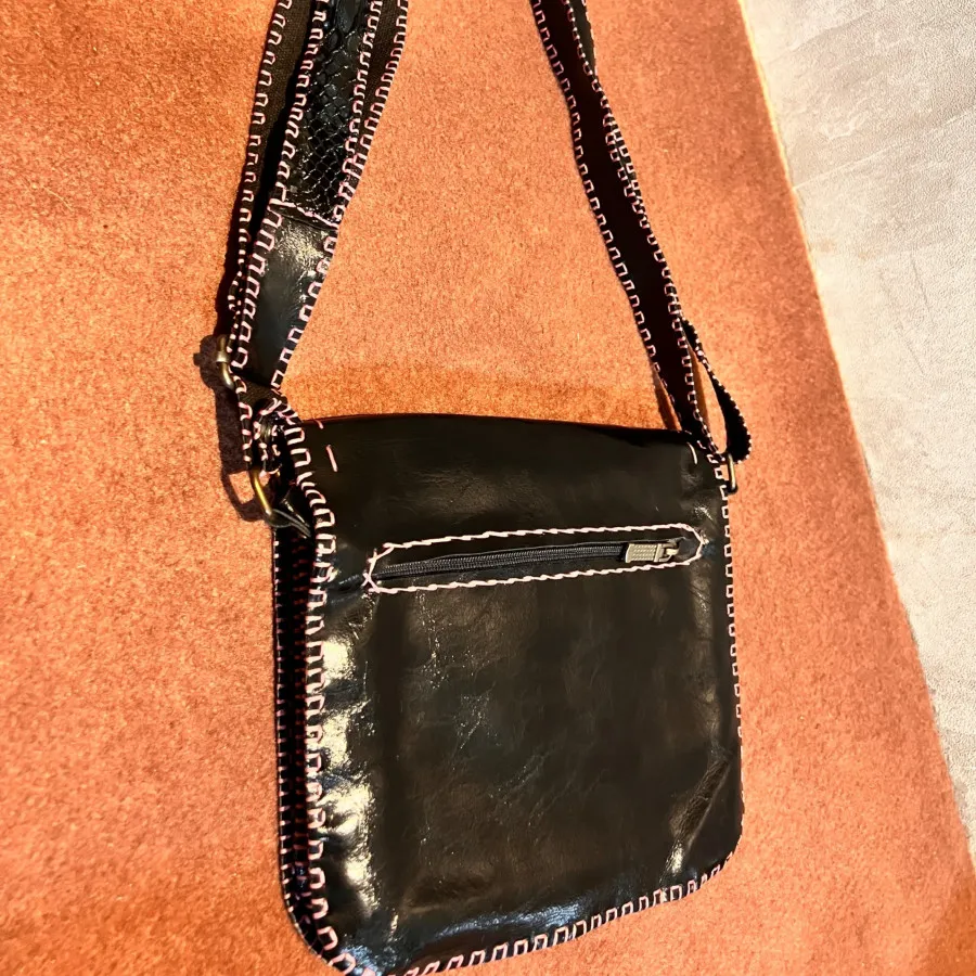 کیف پیاده روی چرم دست دوز