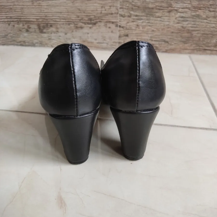 کفش زنانه مجلسی لبه دالبر