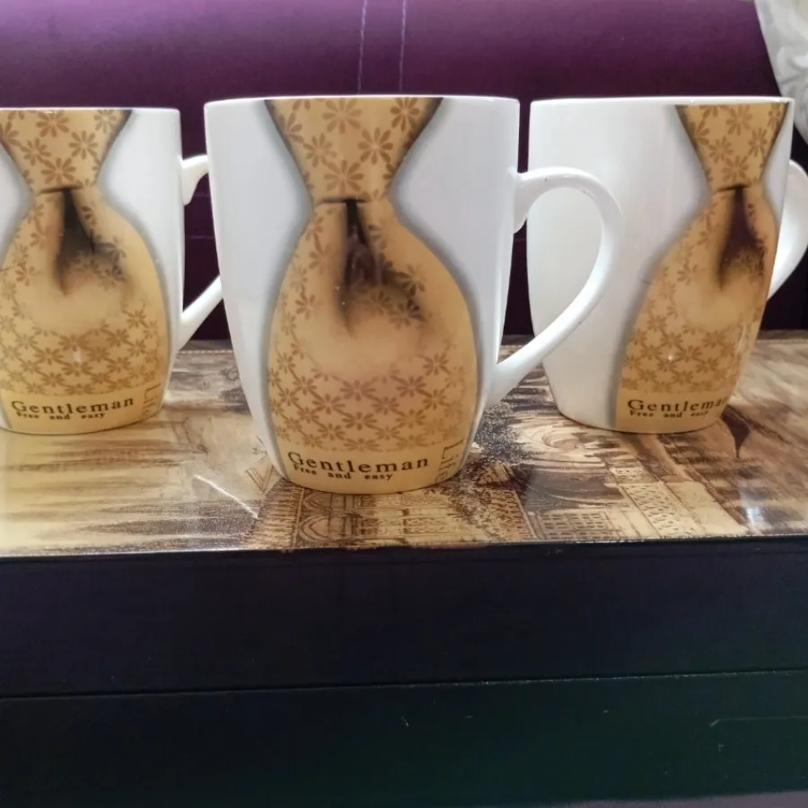 سه تا لیوان چینی