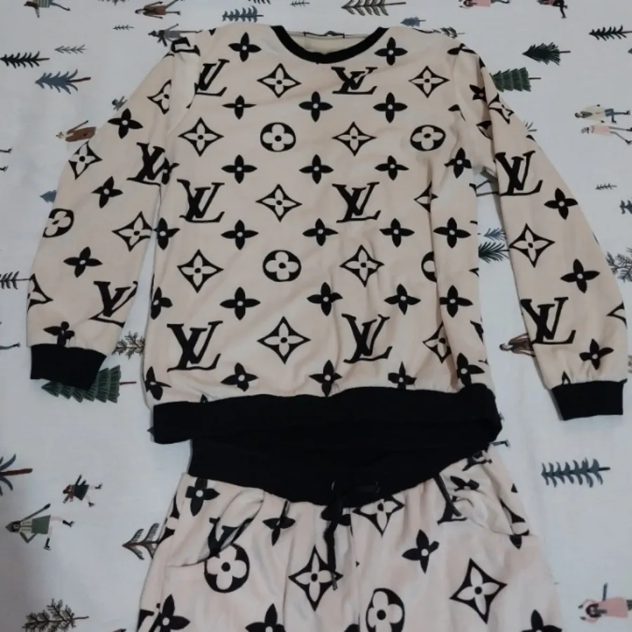 لباس و شلوار LV