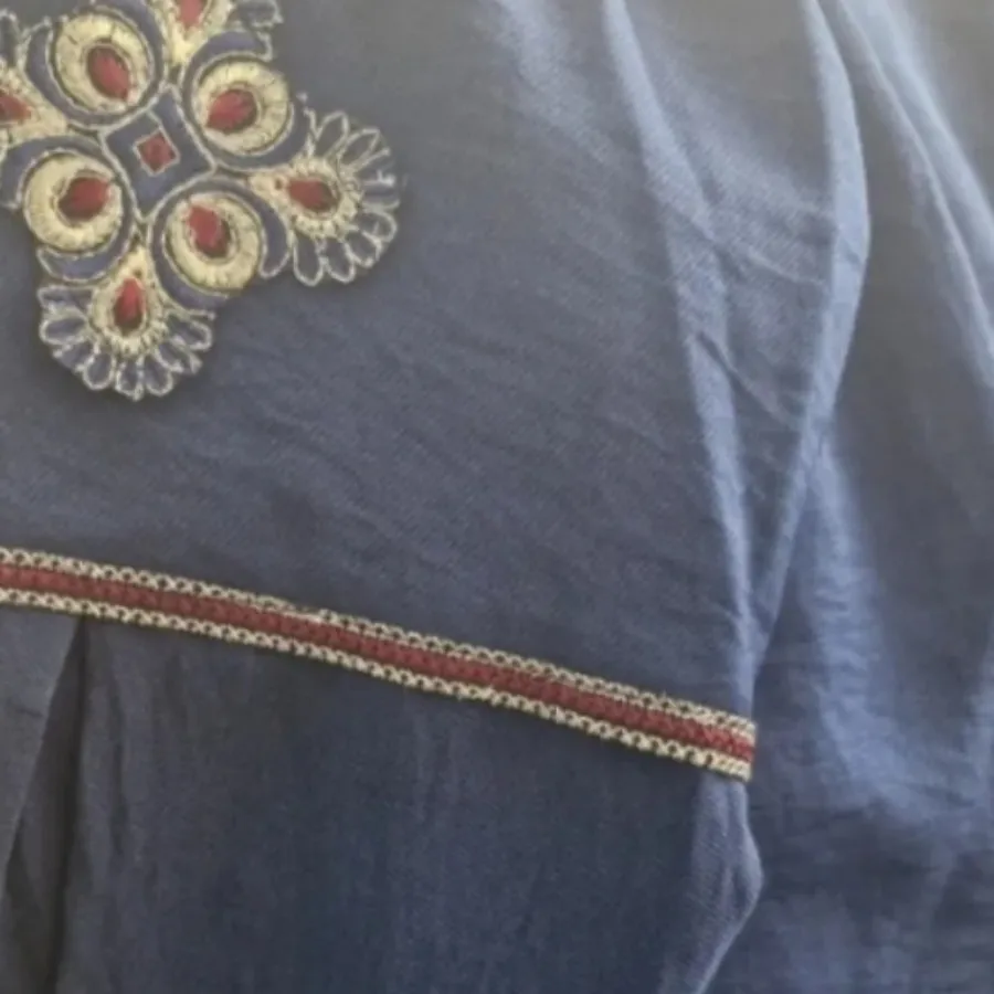 مانتو ابر و بادی