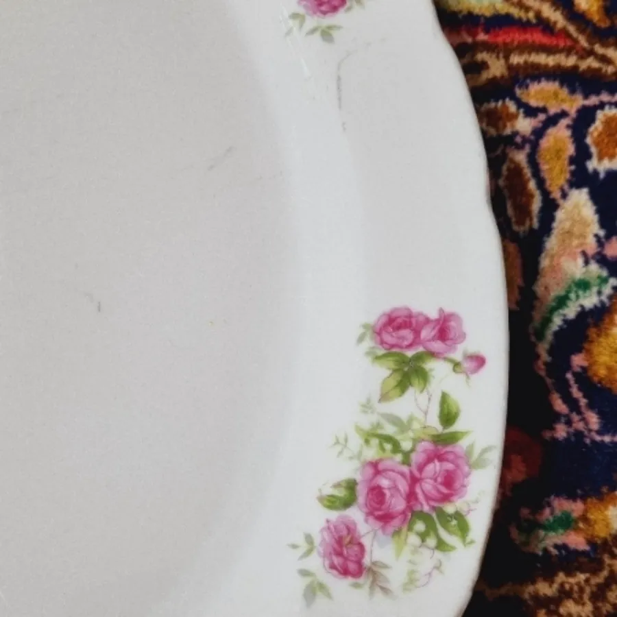 دیس چینی گل سرخی
