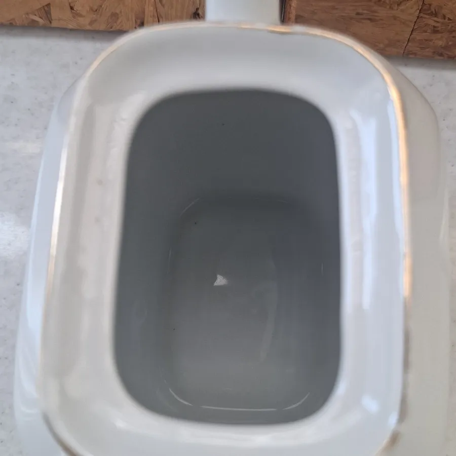 یک عدد قوری کتابی