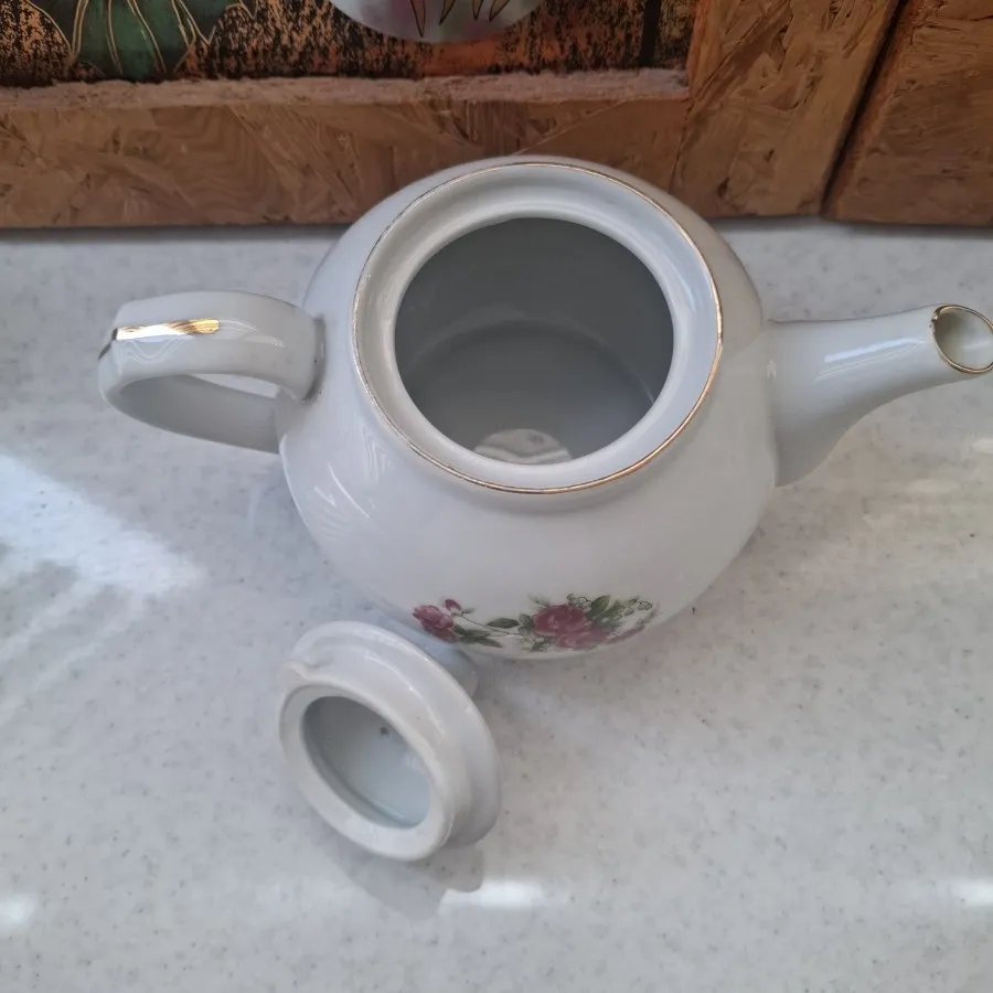 قوری گل سرخی