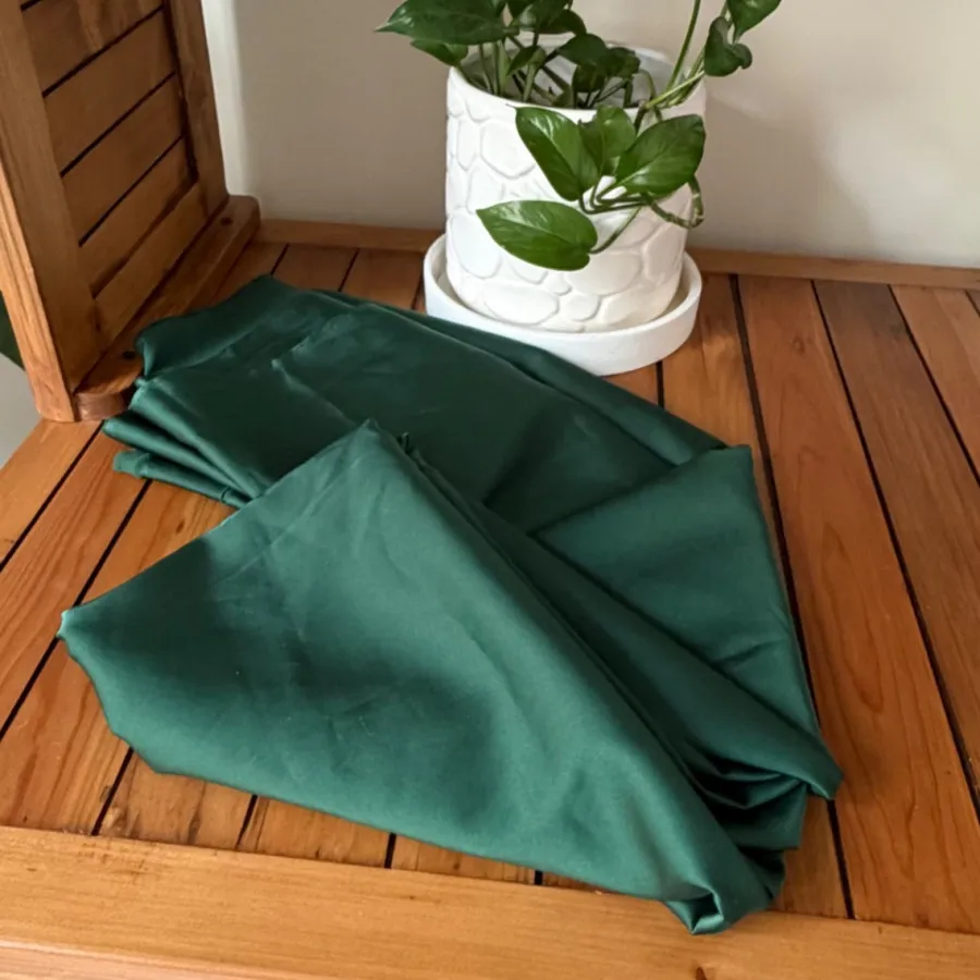 پارچه سیلک سبز زمردی