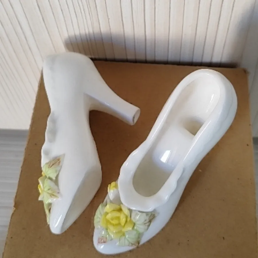 مجسمه کفش چینی