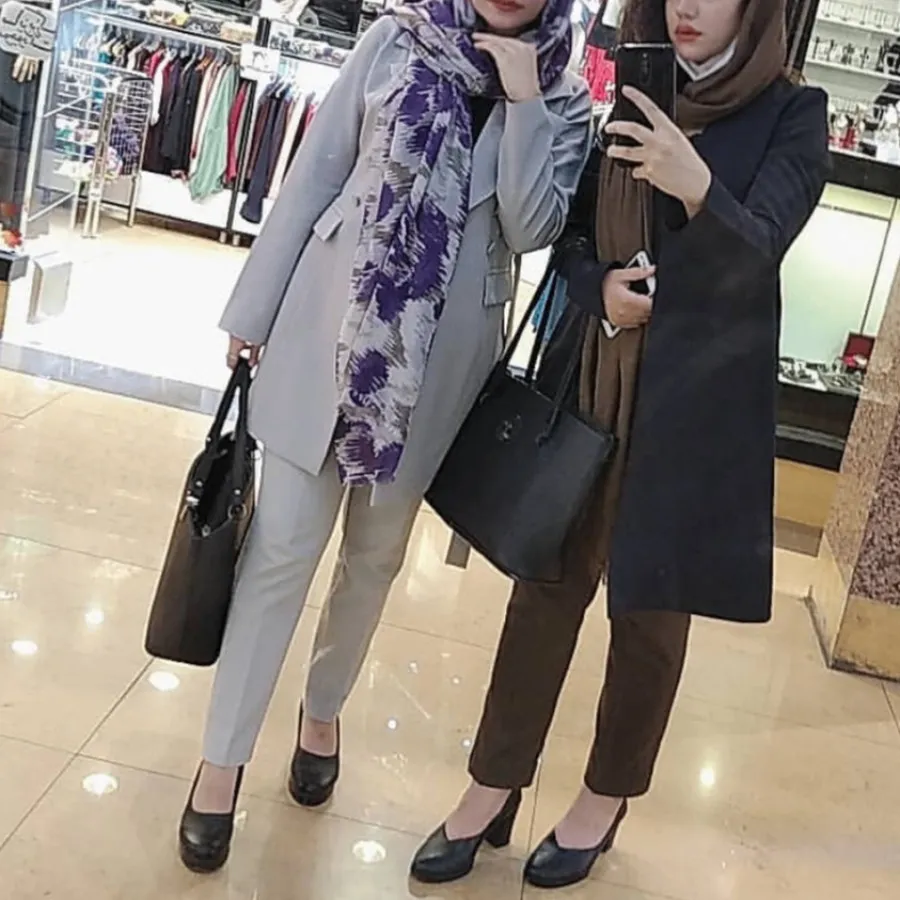 کت‌و‌شلوار خاکستری
