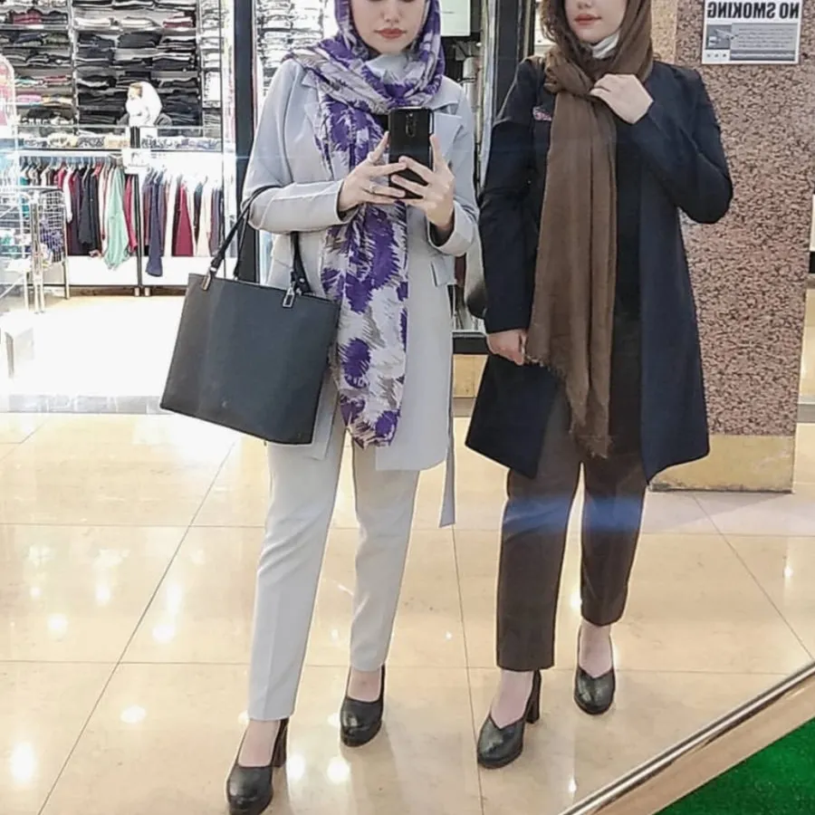 کت‌و‌شلوار خاکستری