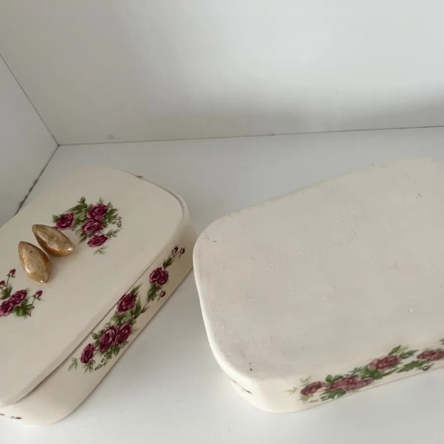 شکلات خوری گل سرخی
