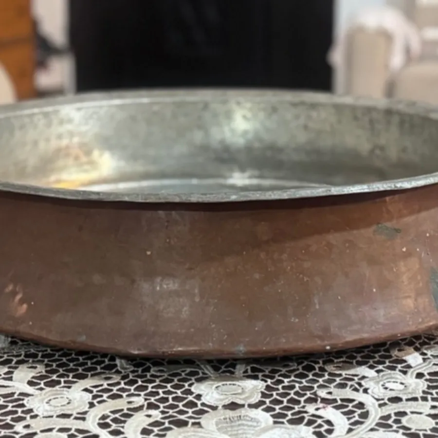 ظرف  بزرگ مسی  قدیمی