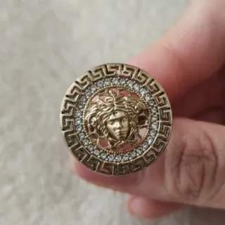 انگشتر ورساچه طرح طلا