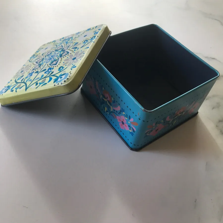 جعبه فلزی