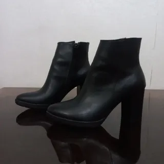 نیم بوت پاشنه دار