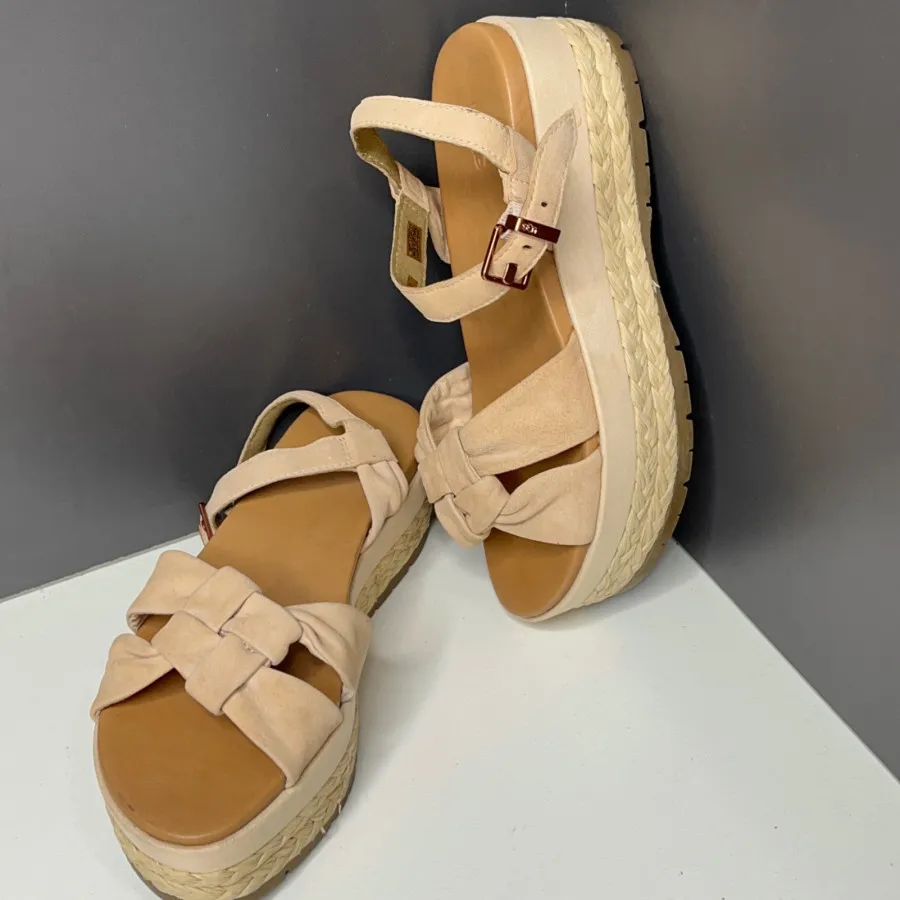 صندل شیک و اصل UGGسایز38