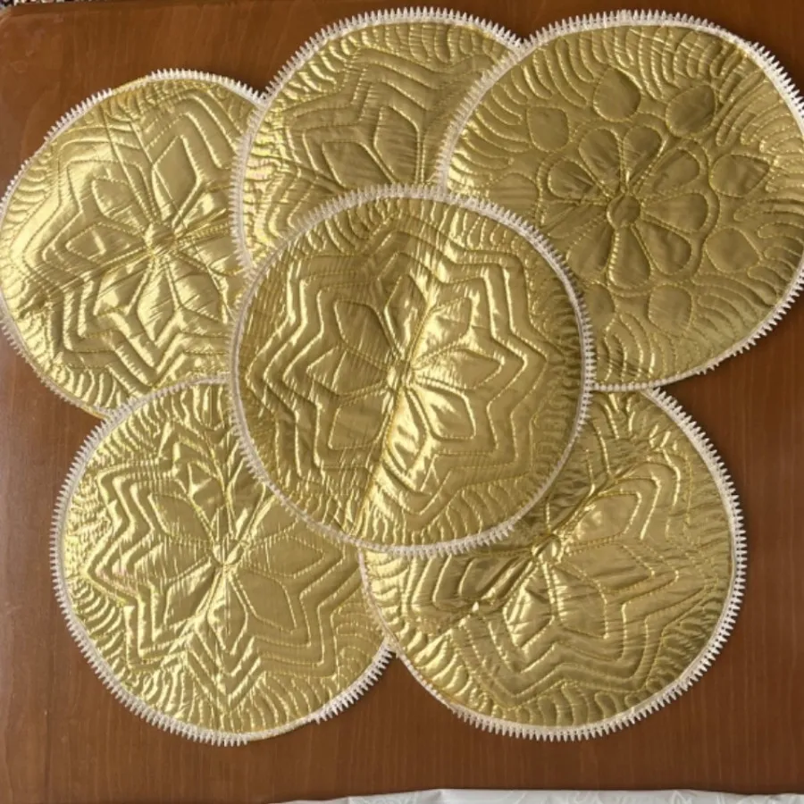 کوسن طلایی