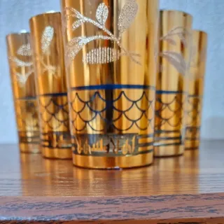 یک دست لیوان طلایی