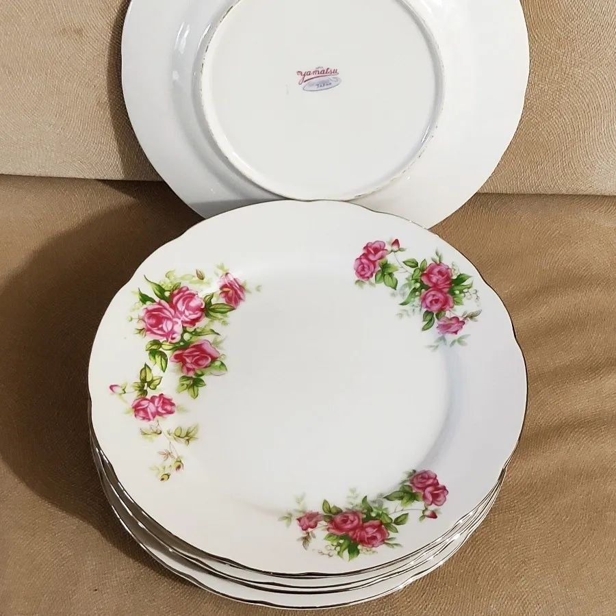 بشقاب گلسرخی ژاپنی