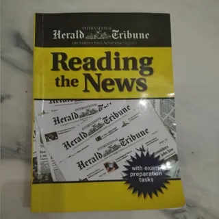 کتاب Reading the news