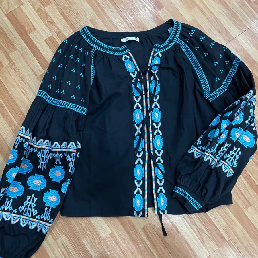 کت گلدوزی
