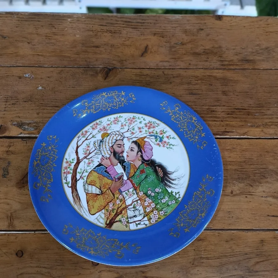 بشقاب دیوار کوب