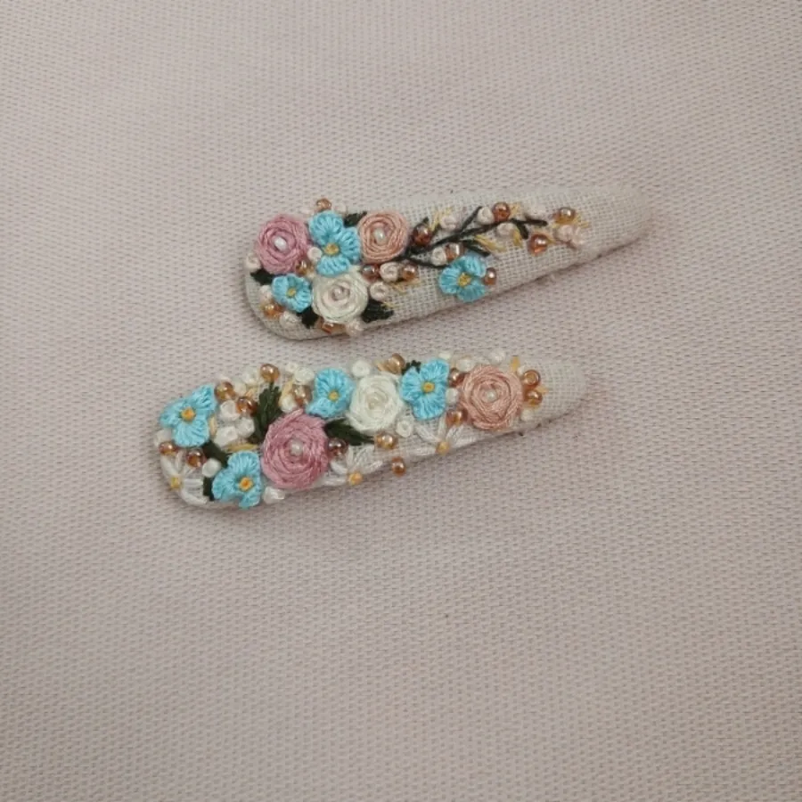 گیره تق تقی گلدوزی شده