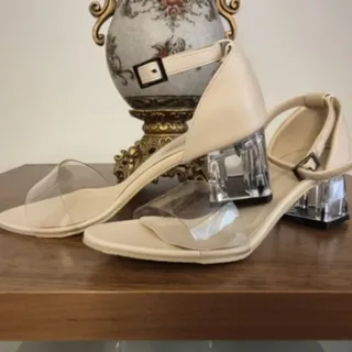 کفش طلقی پاشنه شیشه ای
