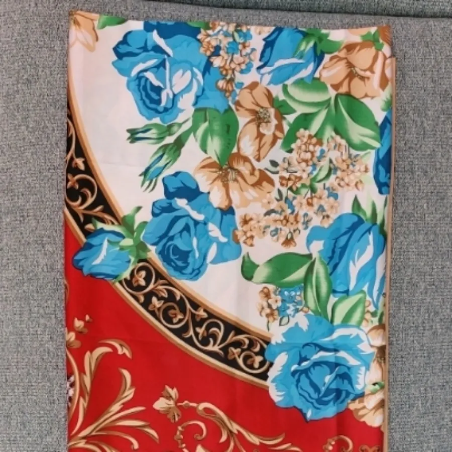 روسری قرمز