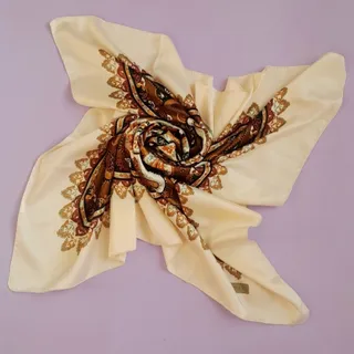 روسری کرمی