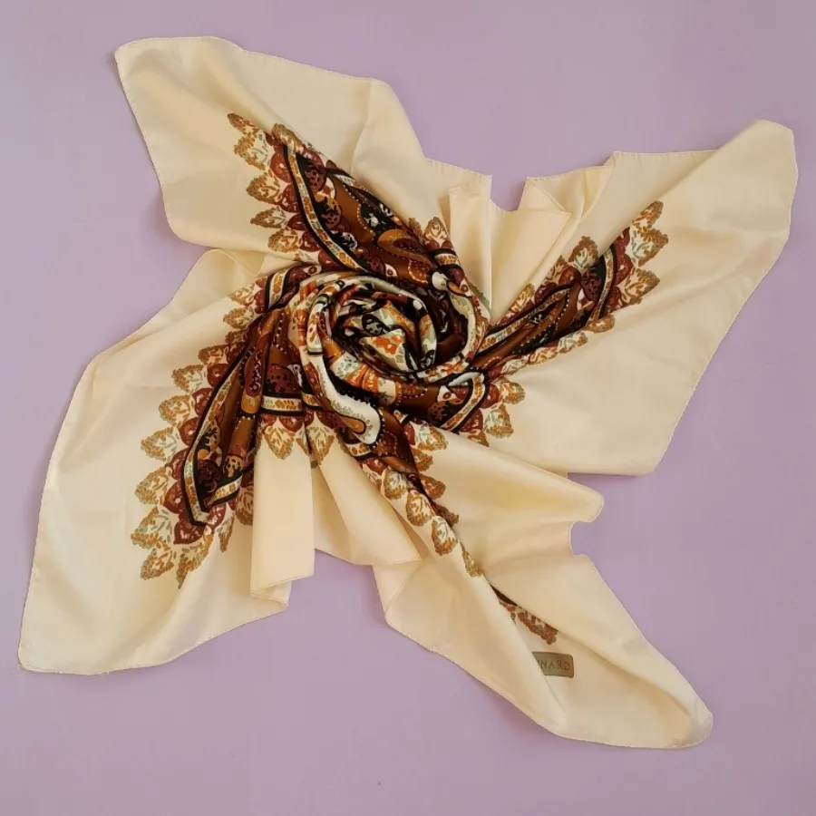 روسری کرمی