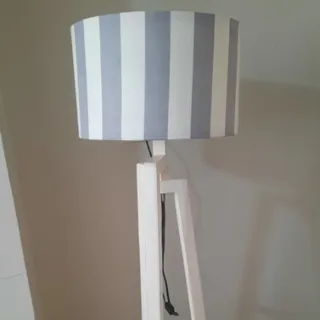 اباژور  ایستاده