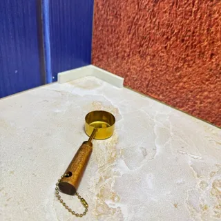 پیمانه فلزی دسته چوبی