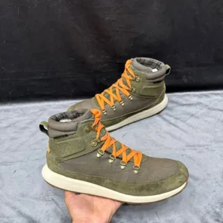 کفش کوهنوردی و طبیعتگردی