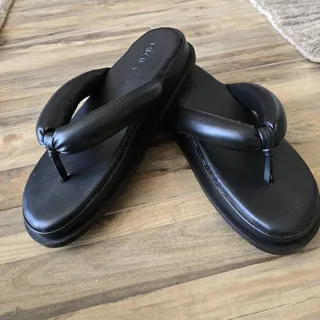 صندل چرم مشکی