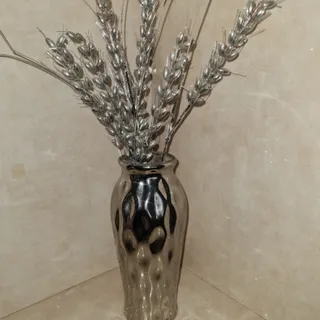 گلدان سفالی و گل گندم
