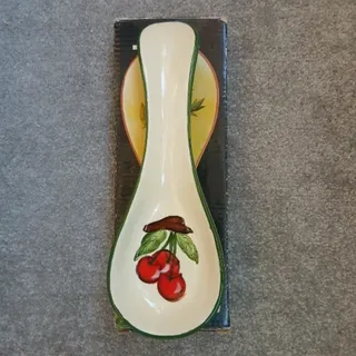 جا قاشقی و کفگیر کنار گاز