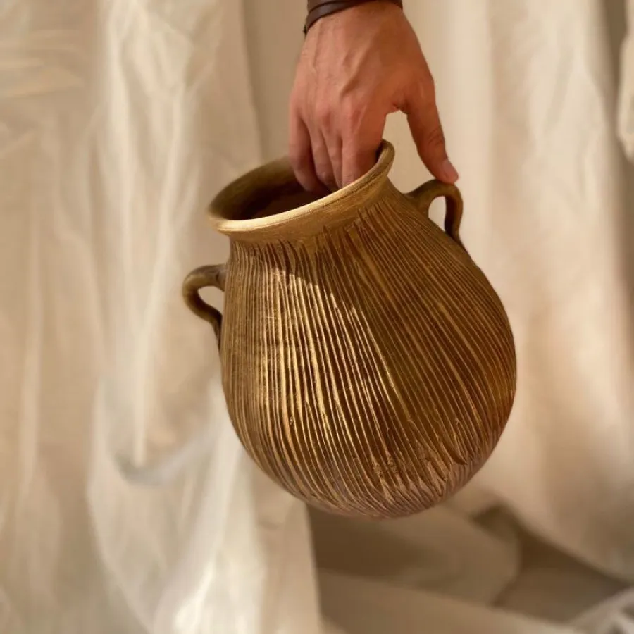 گلدان سفالی پتینه شده
