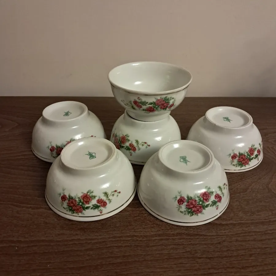 نیم کاسه گل سرخی