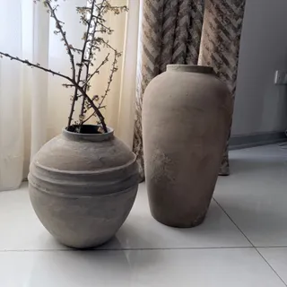 گلدان کنار سالنی