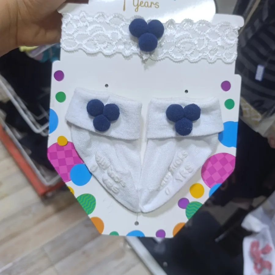 جوراب و سربند نوزاد