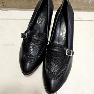 کفش پاشنه بلند رسمی?