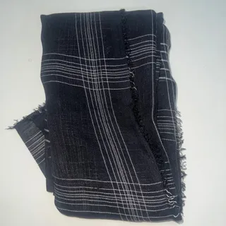 شال مشکی چهار خونه