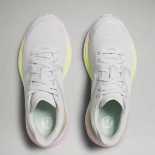 کتونی برند lululemon
